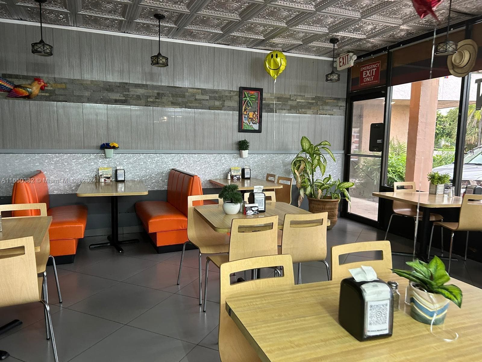 Thriving Colombian Restaurant with Loyal Clientele