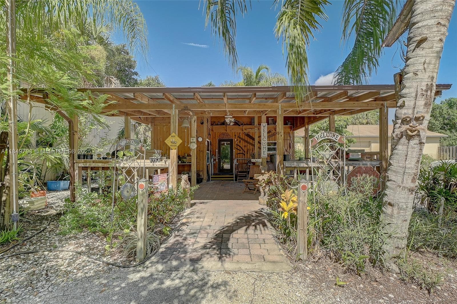 Premier Honey Bee Farm with National Brand Recognition