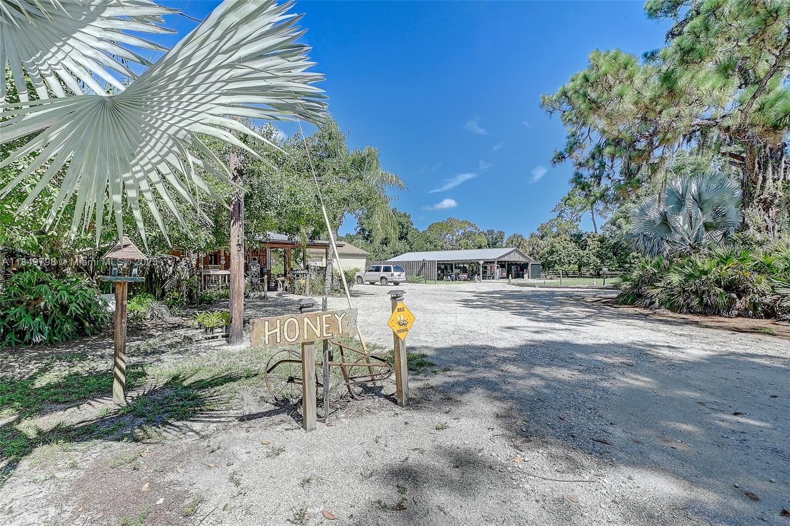 Premier Honey Bee Farm with National Brand Recognition