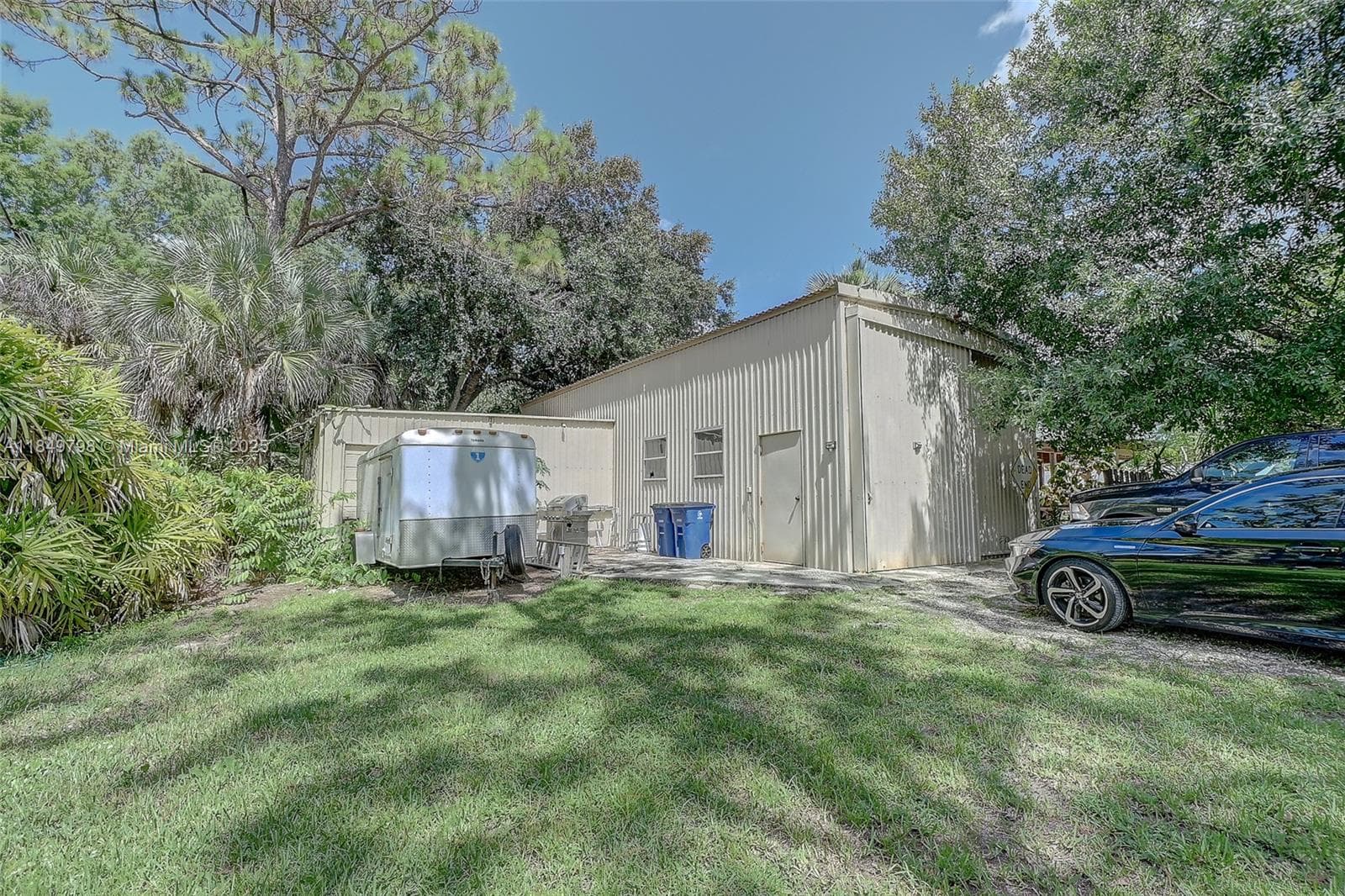 Premier Honey Bee Farm with National Brand Recognition