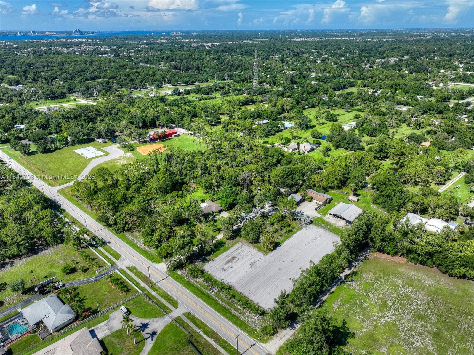 Premier Honey Bee Farm with National Brand Recognition