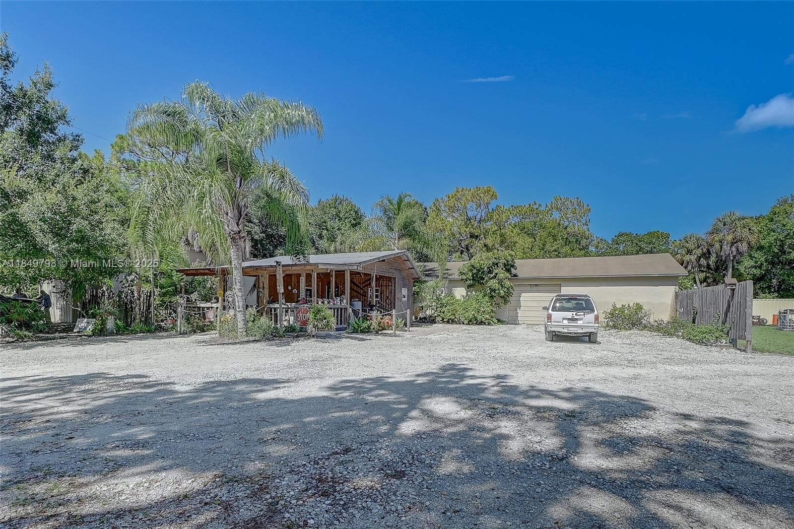 Premier Honey Bee Farm with National Brand Recognition