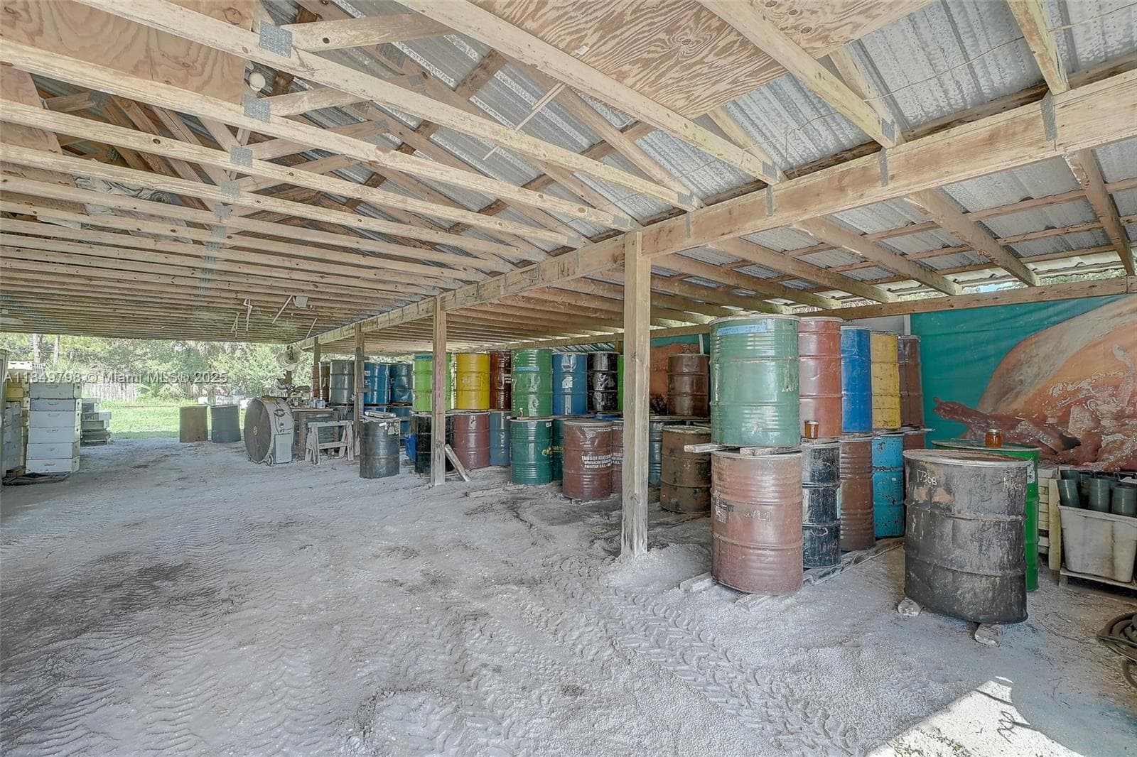 Premier Honey Bee Farm with National Brand Recognition