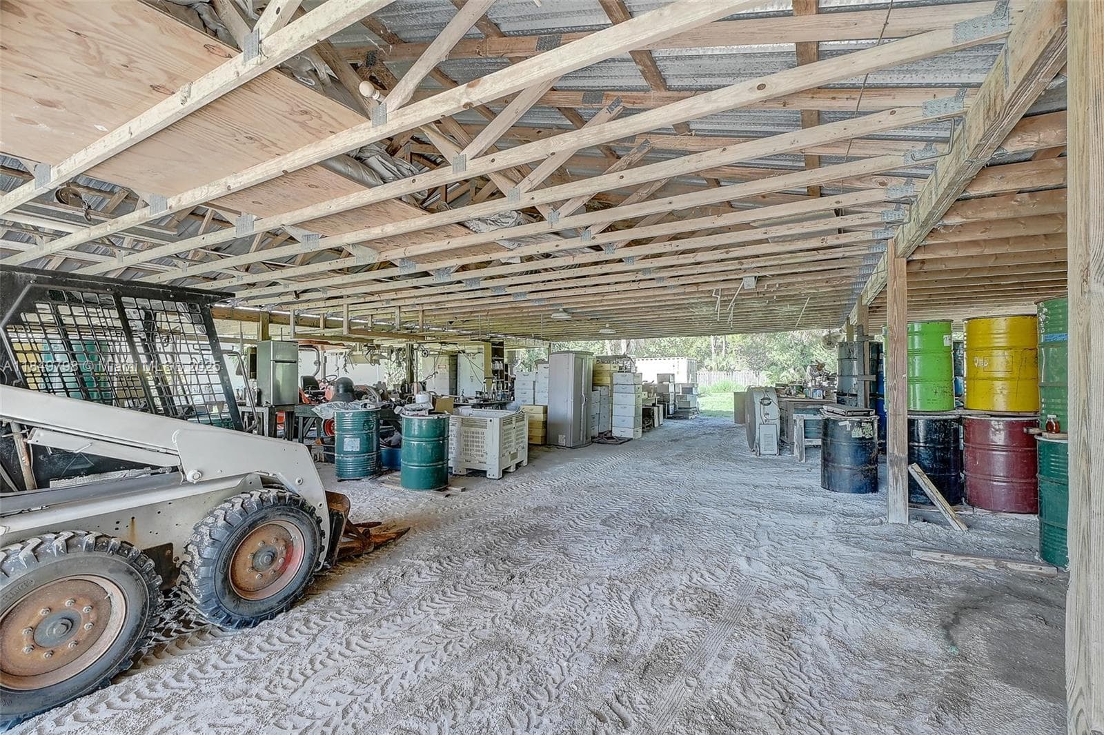 Premier Honey Bee Farm with National Brand Recognition