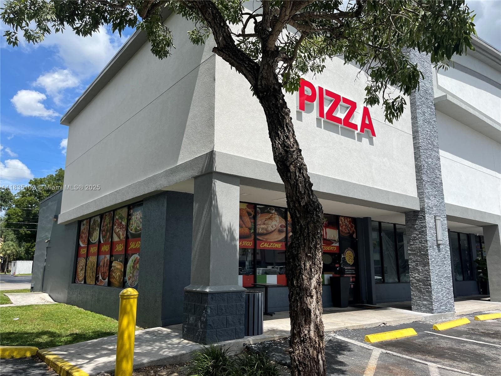 Turnkey Restaurant with Strong Local and Tourist Clientele