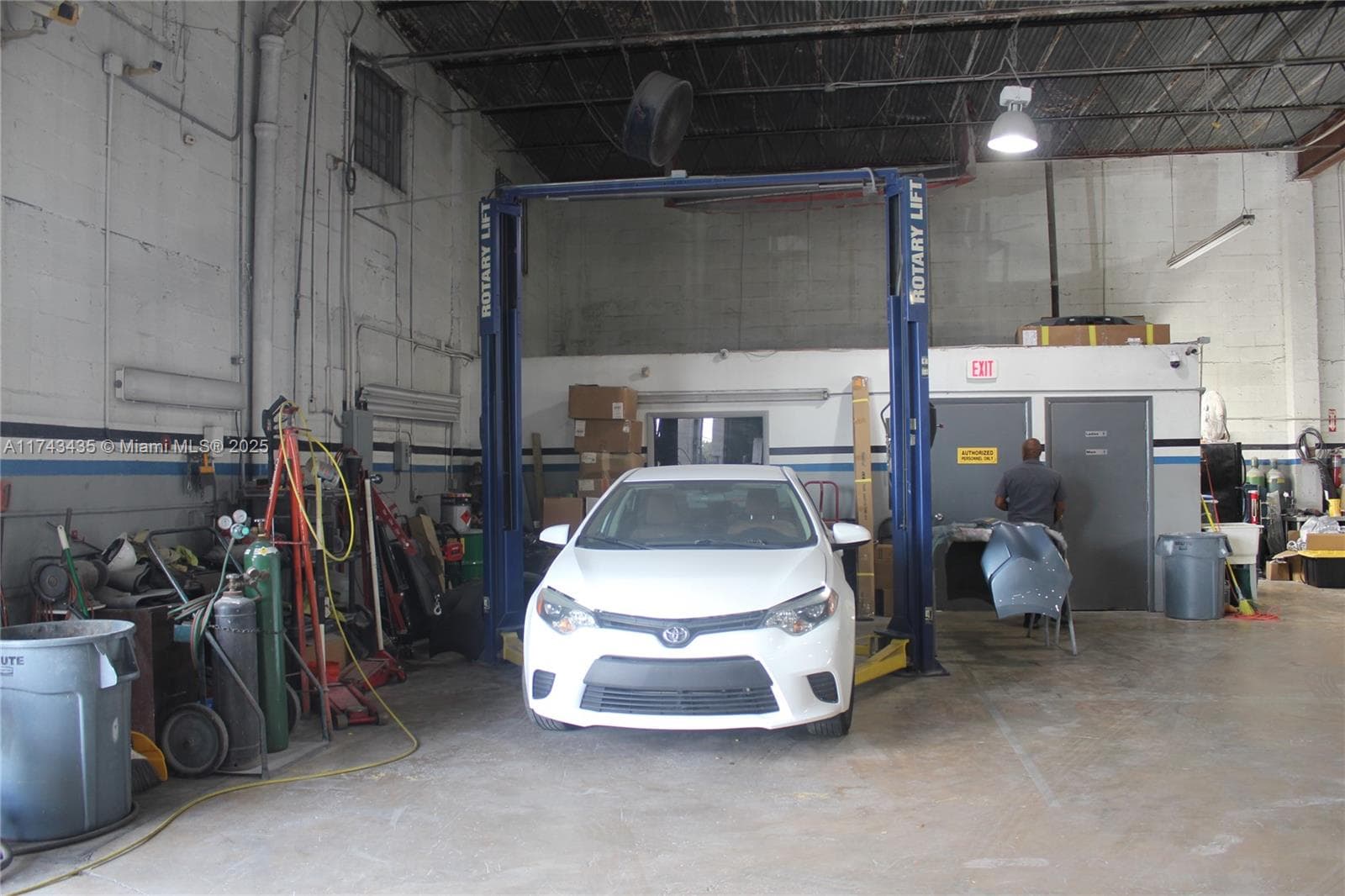 Turnkey Auto Body Shop with Active Paint Booth