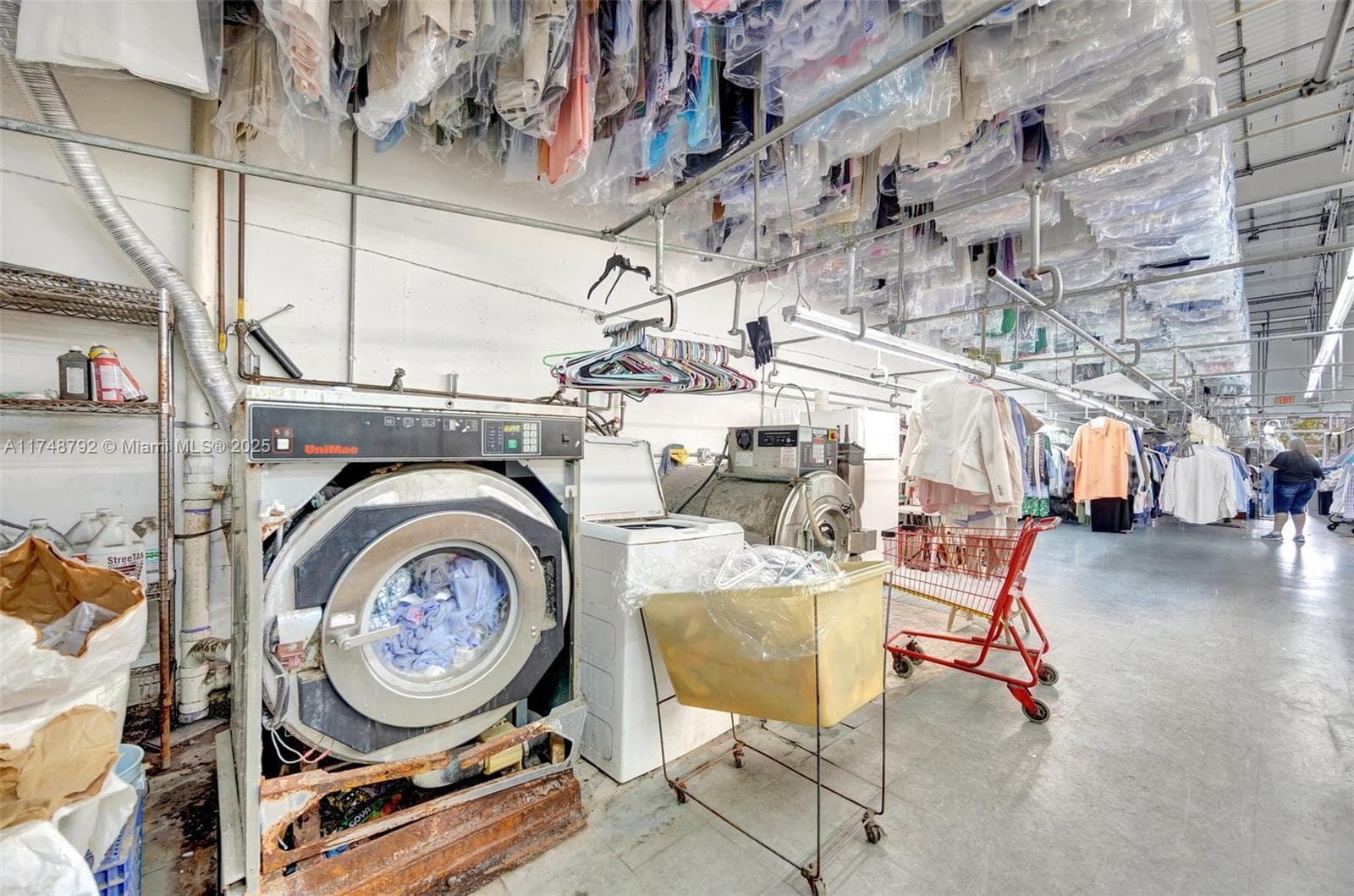 Established Dry Cleaner with Turnkey Operations