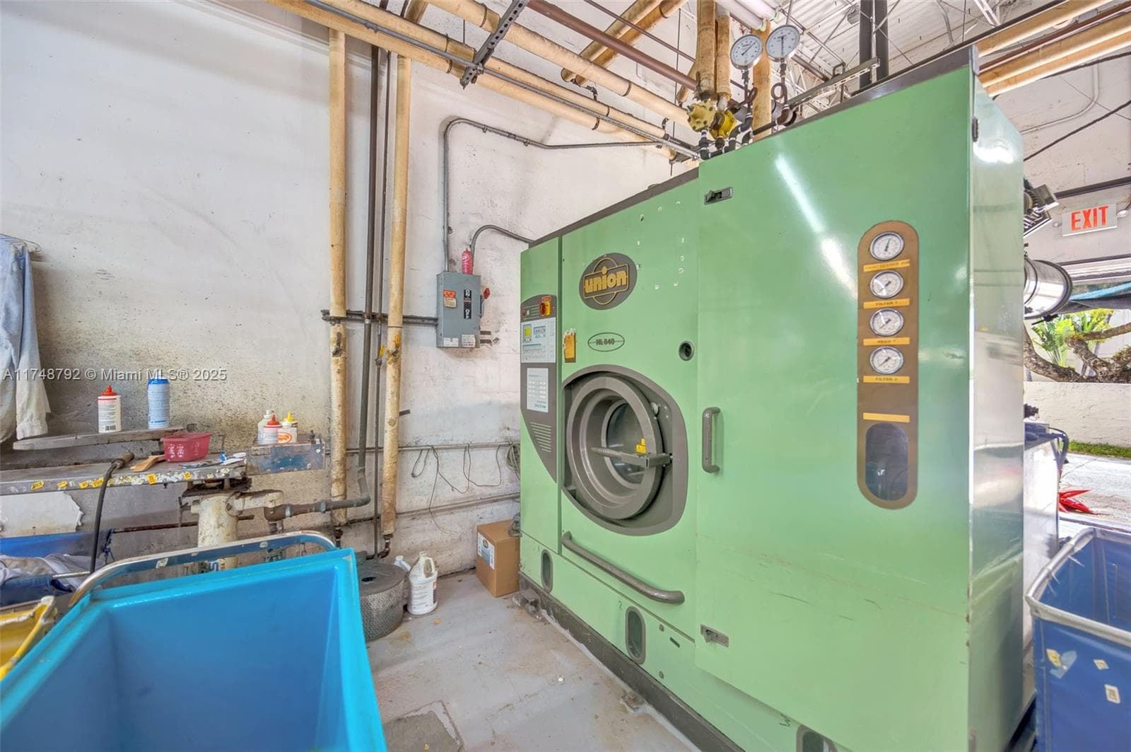 Established Dry Cleaner with Turnkey Operations