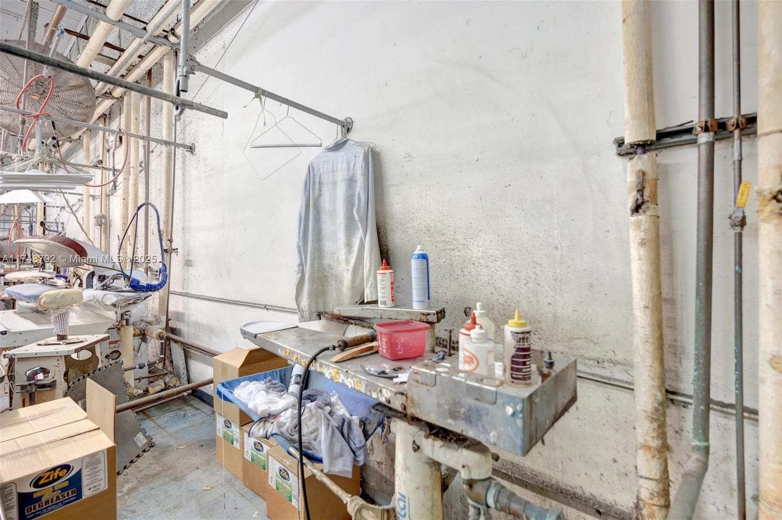 Established Dry Cleaner with Turnkey Operations