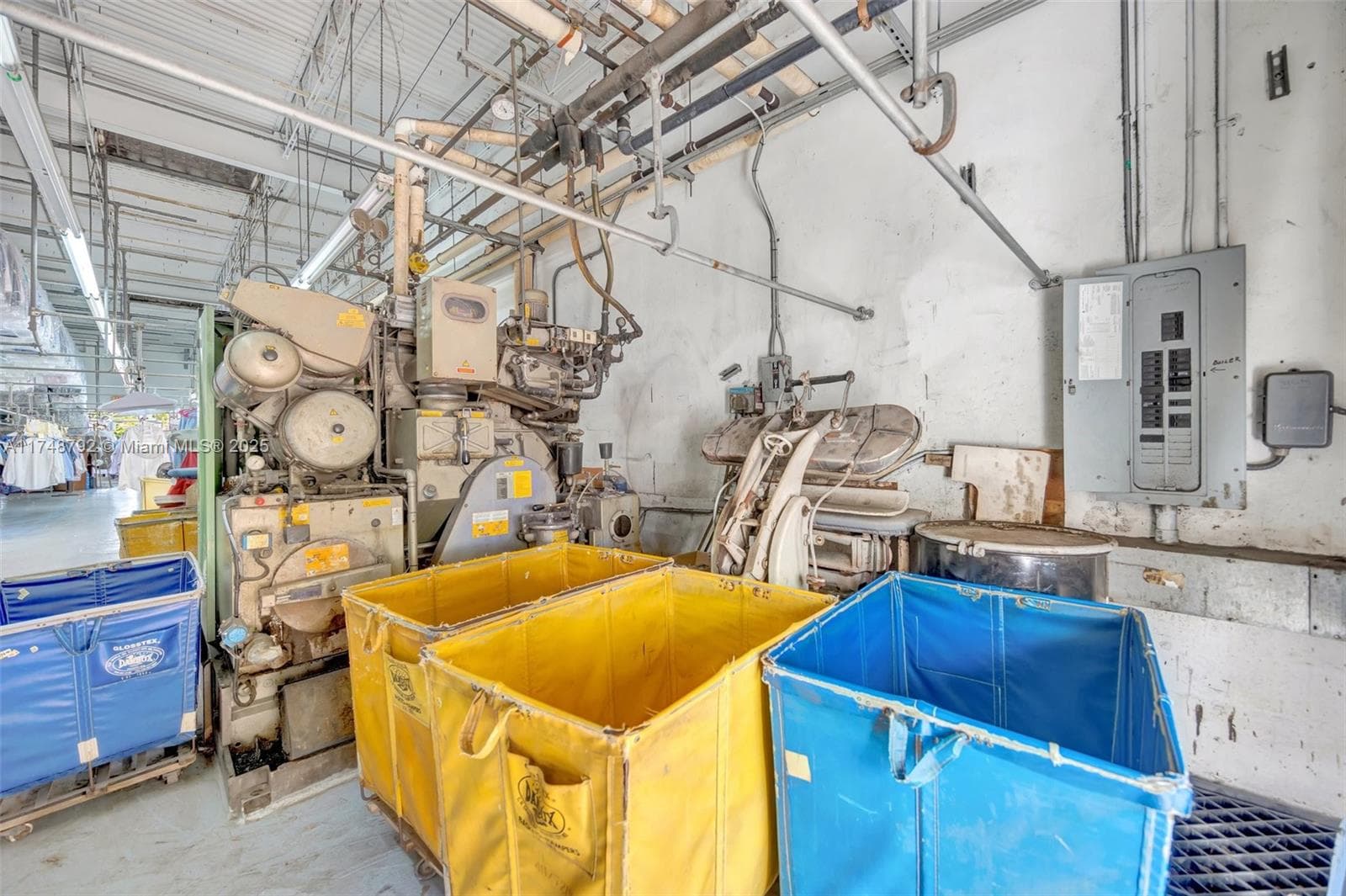 Established Dry Cleaner with Turnkey Operations