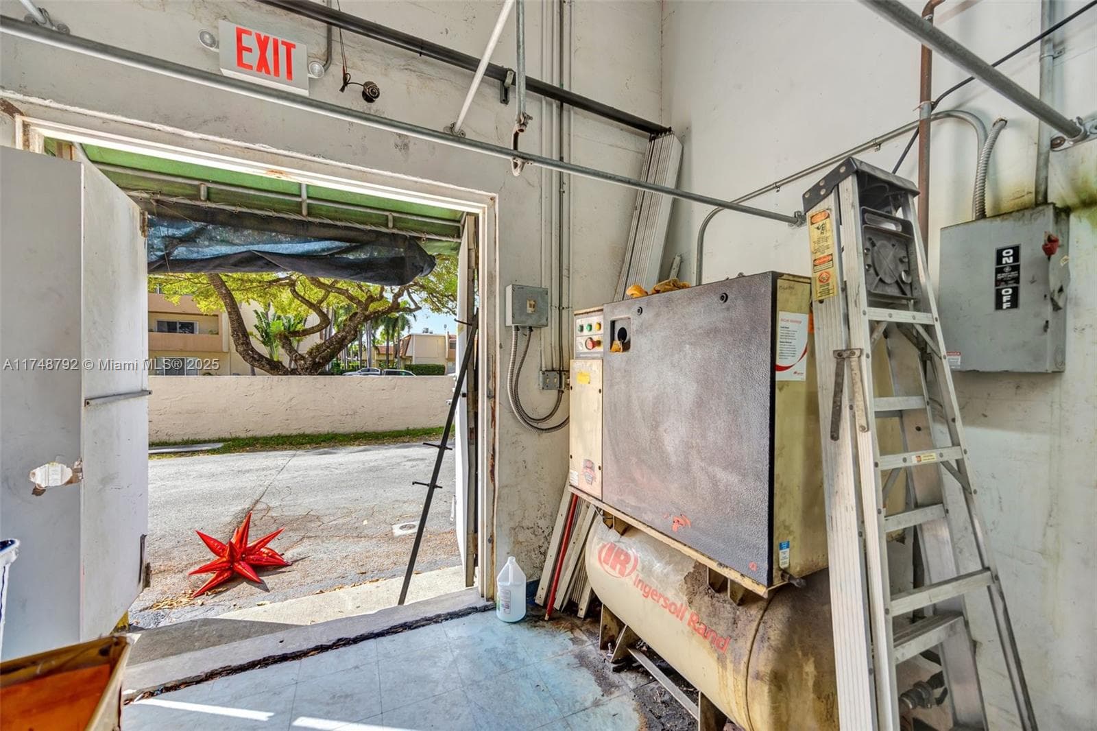 Established Dry Cleaner with Turnkey Operations