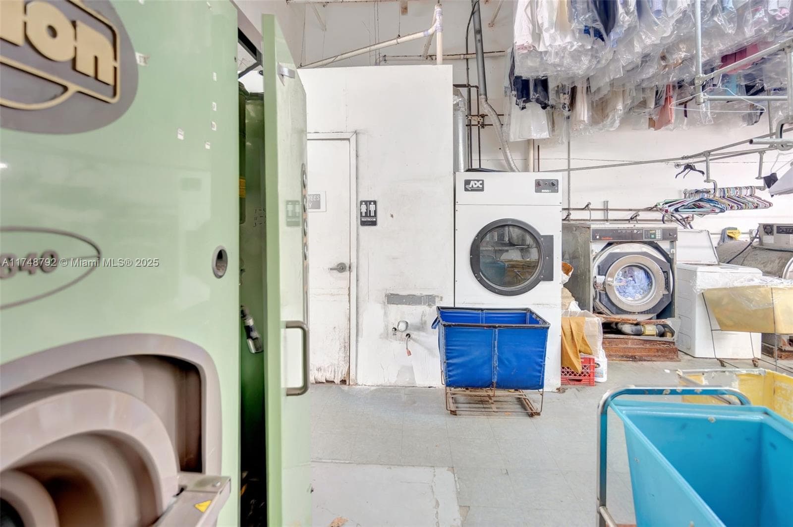 Established Dry Cleaner with Turnkey Operations