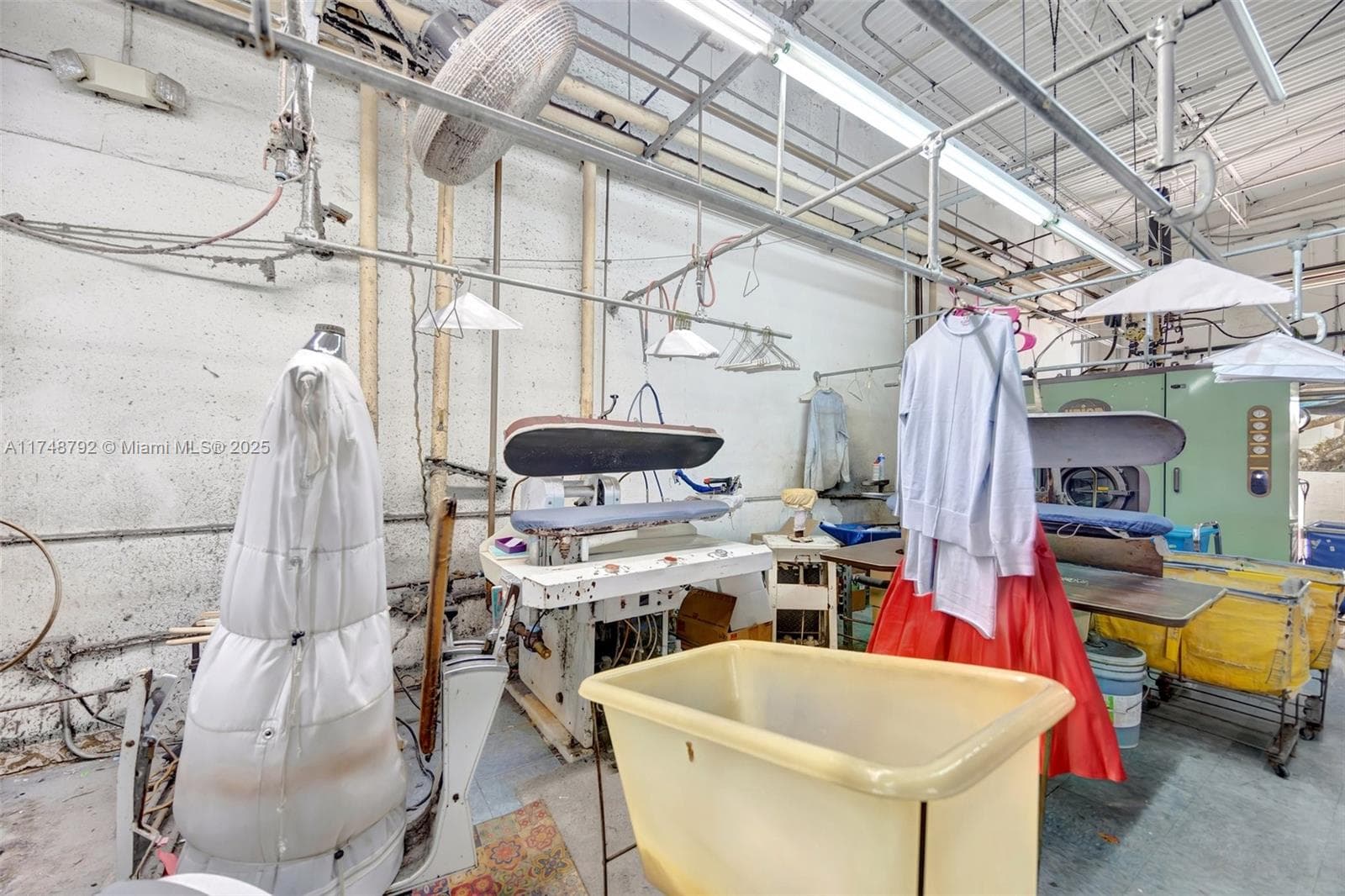 Established Dry Cleaner with Turnkey Operations