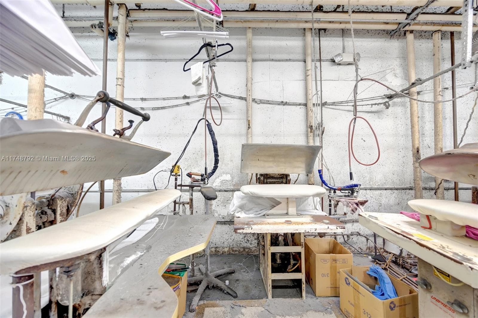 Established Dry Cleaner with Turnkey Operations