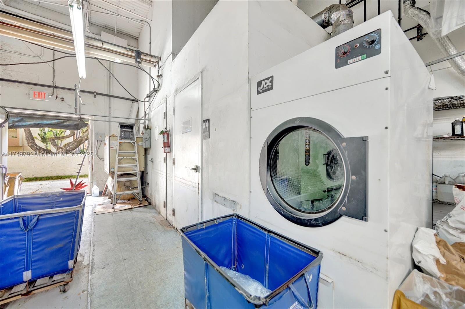 Established Dry Cleaner with Turnkey Operations