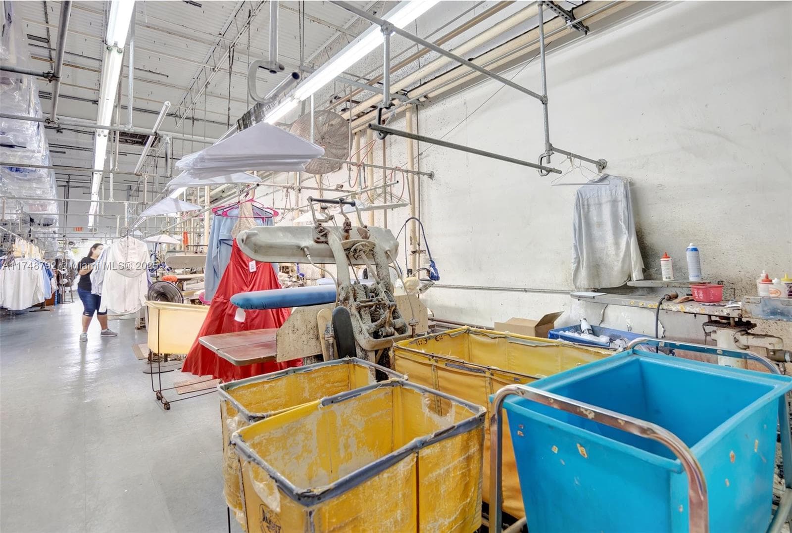 Established Dry Cleaner with Turnkey Operations