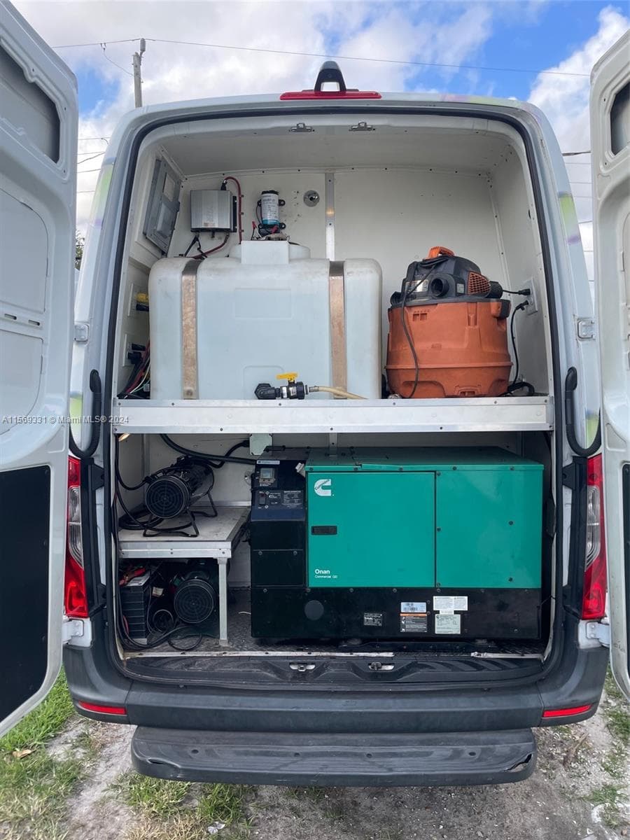 Thriving Mobile Pet Grooming Business with Established Routes