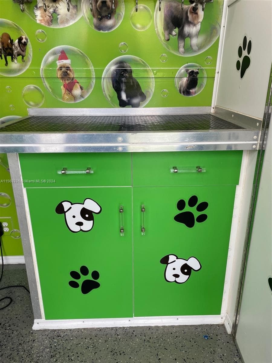 Thriving Mobile Pet Grooming Business with Established Routes