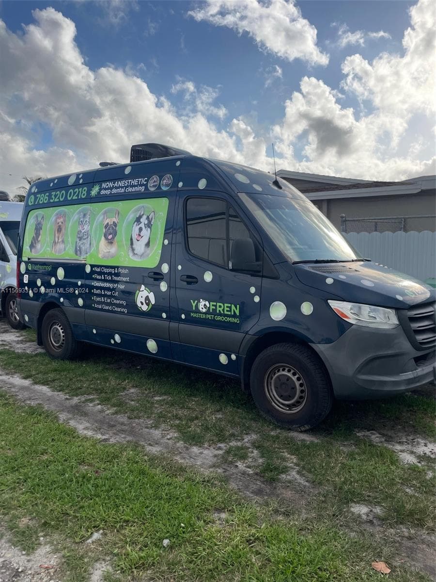 Thriving Mobile Pet Grooming Business with Established Routes