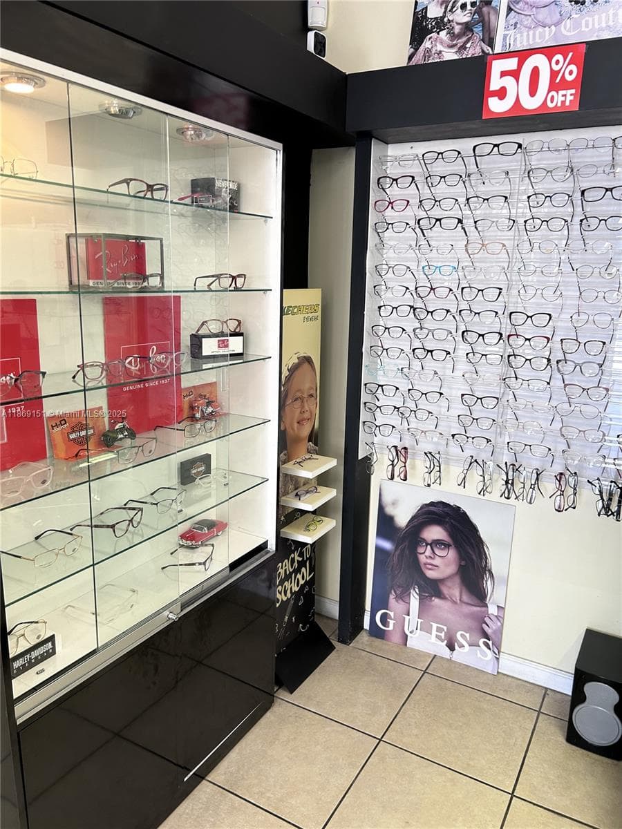 Established Optical Shop with Loyal Customer Base