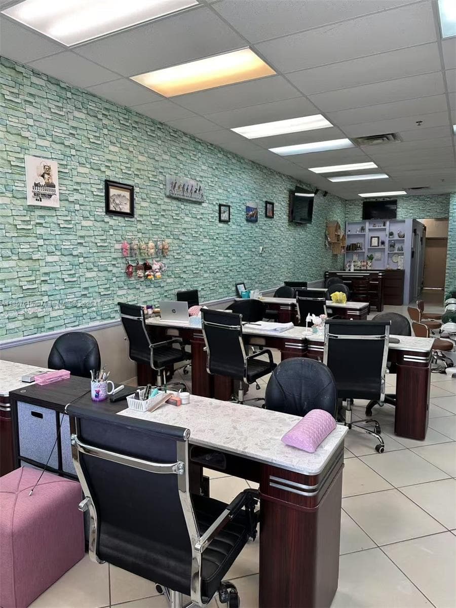 Thriving Nail Salon with Loyal Clientele