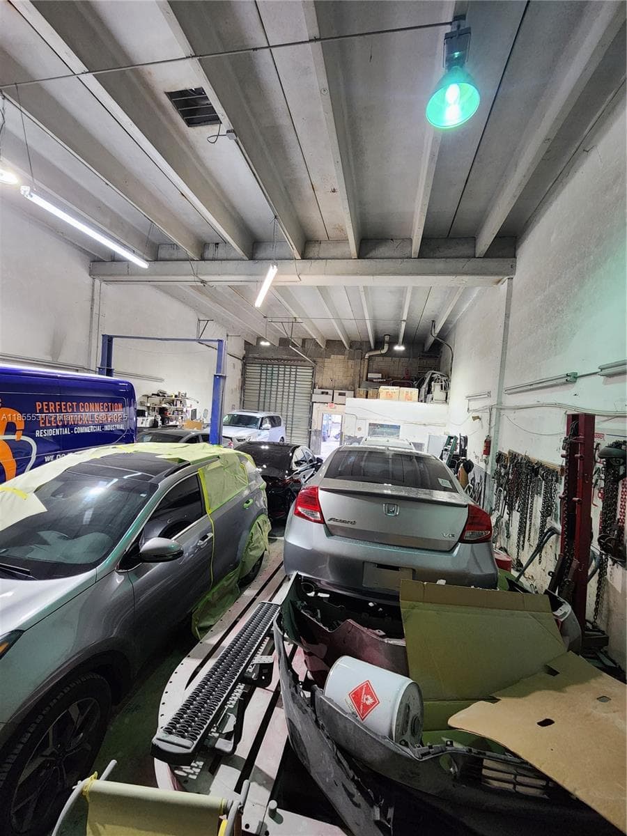 Established Auto Body Shop with Turnkey Operations