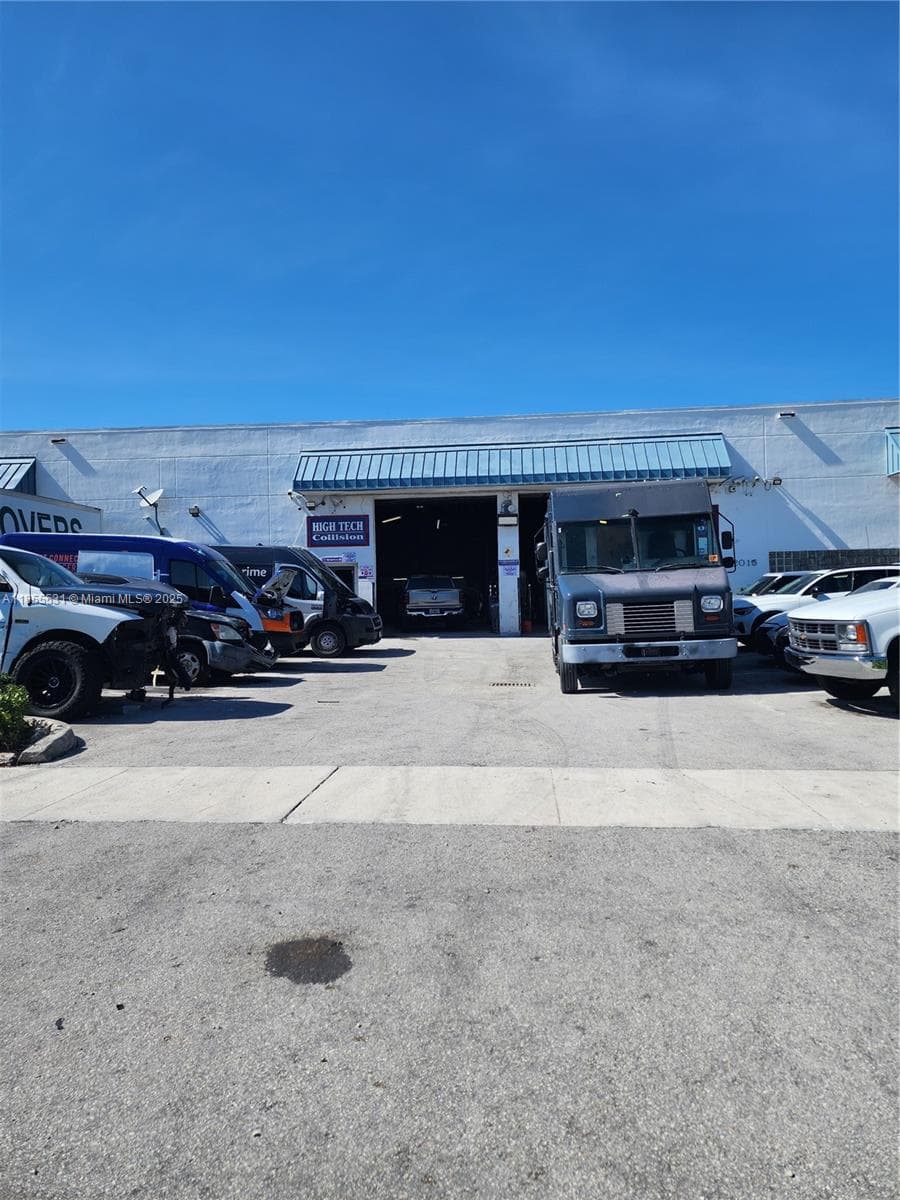 Established Auto Body Shop with Turnkey Operations