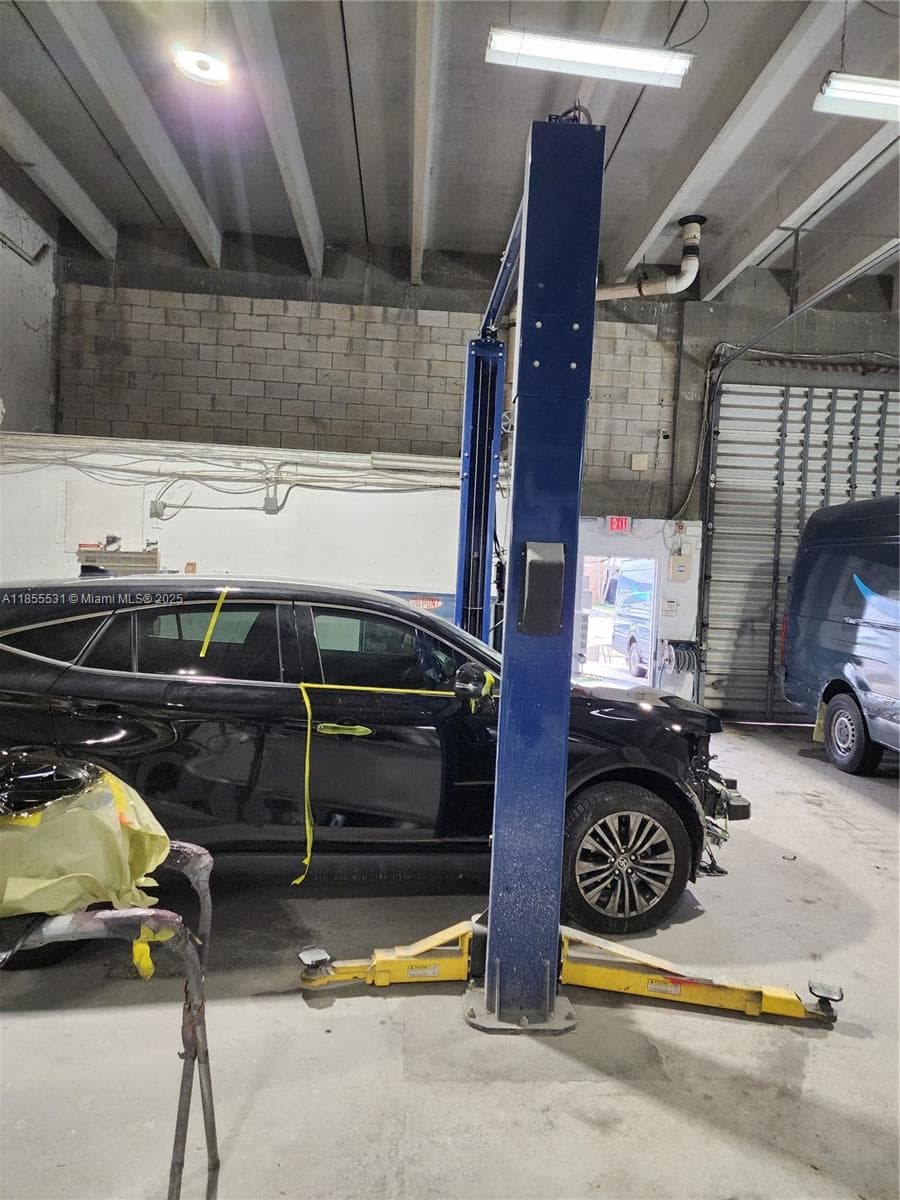 Established Auto Body Shop with Turnkey Operations