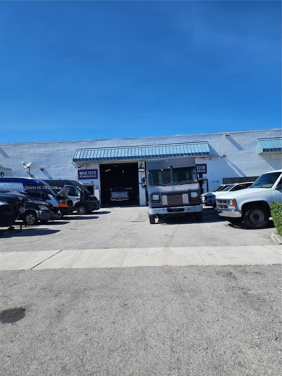 Established Auto Body Shop with Turnkey Operations