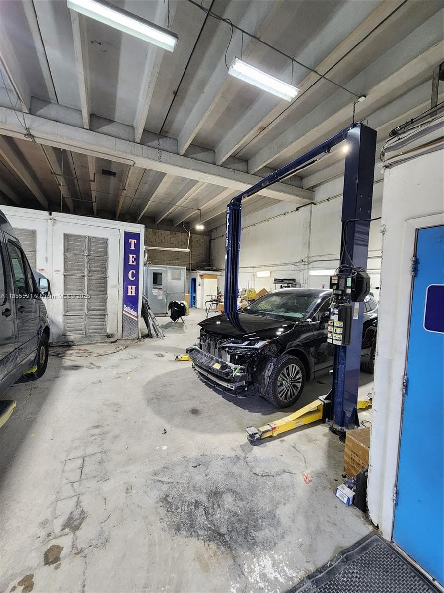 Established Auto Body Shop with Turnkey Operations