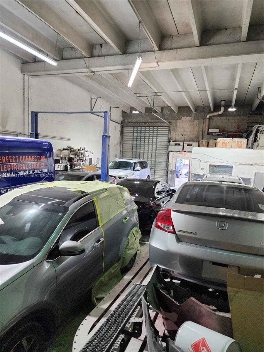 Established Auto Body Shop with Turnkey Operations