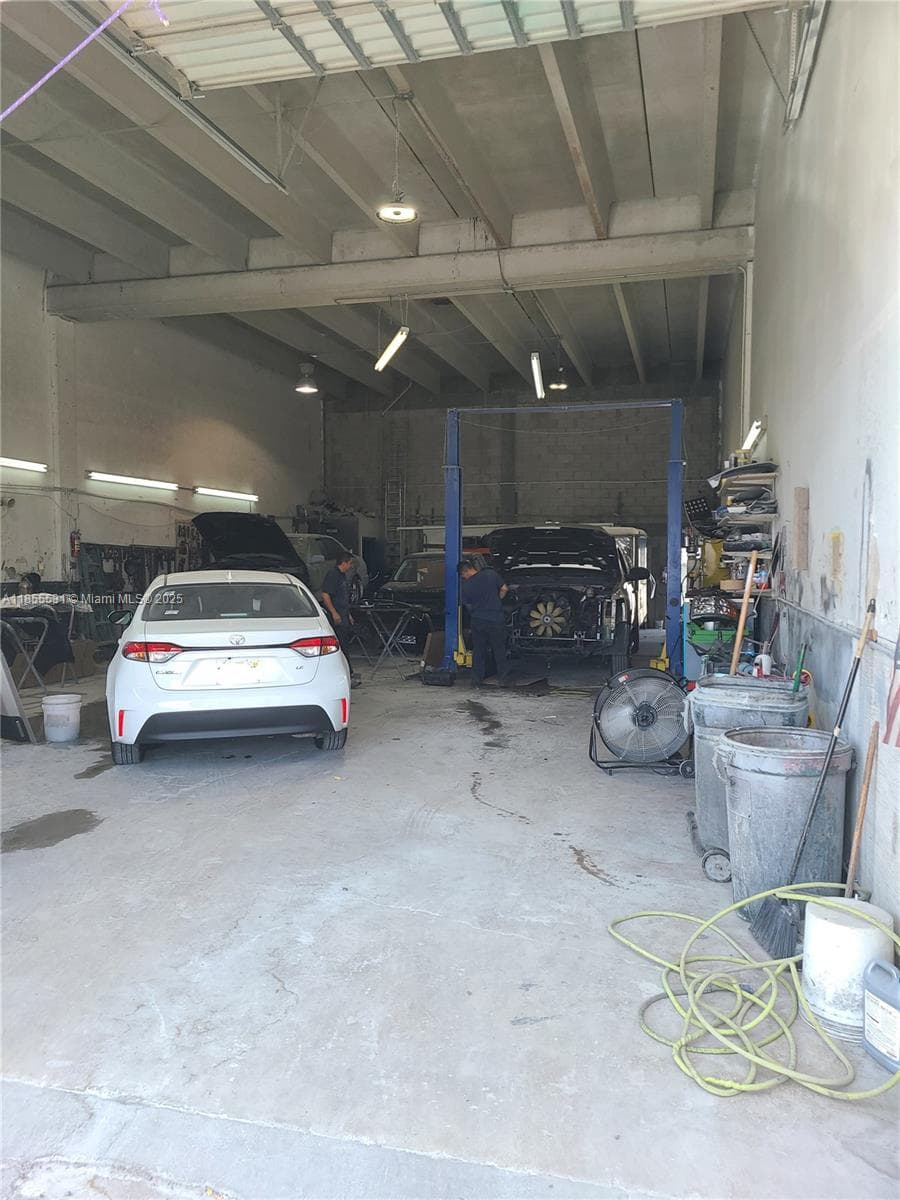Established Auto Body Shop with Turnkey Operations