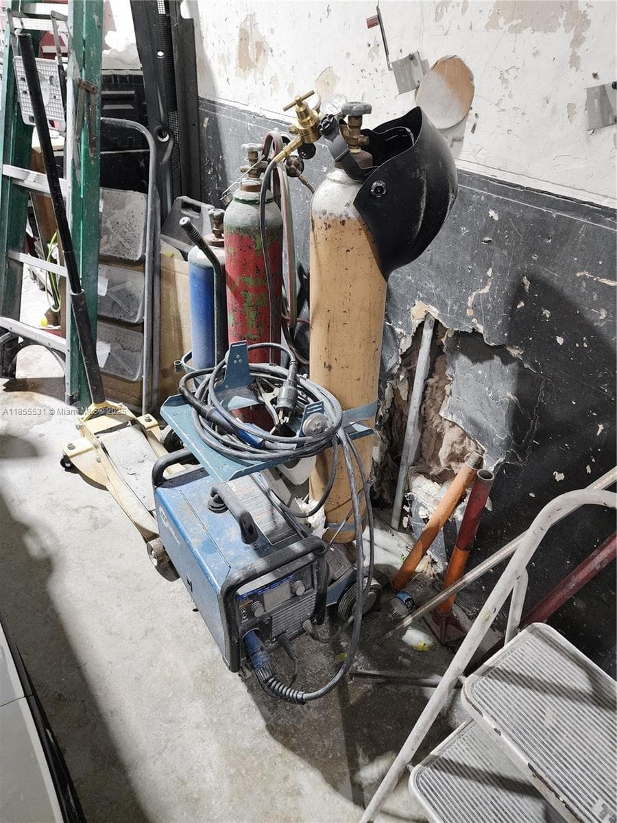 Established Auto Body Shop with Turnkey Operations