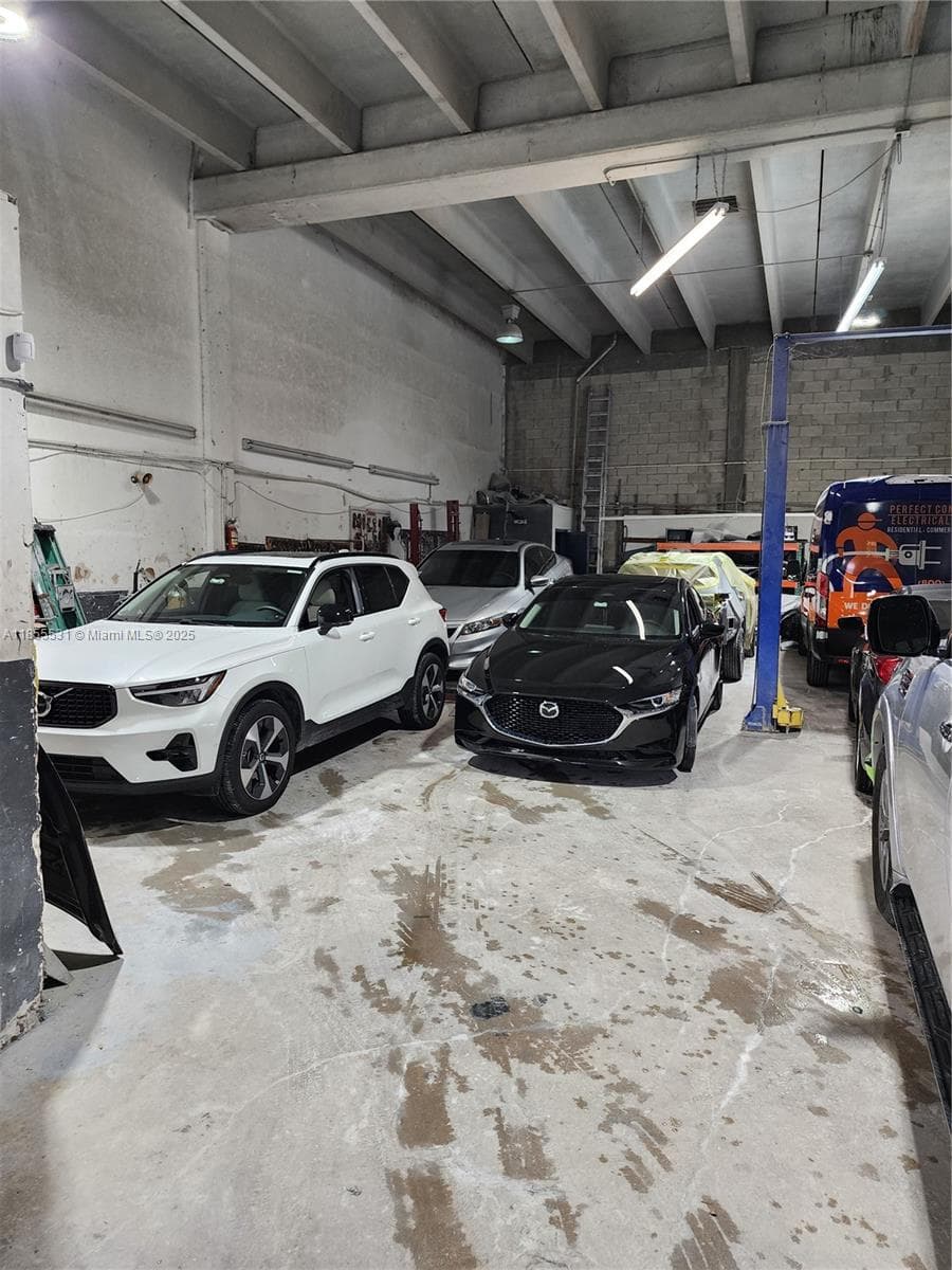 Established Auto Body Shop with Turnkey Operations