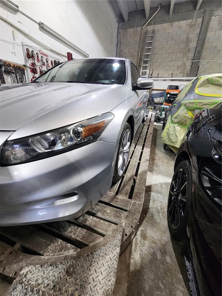 Established Auto Body Shop with Turnkey Operations