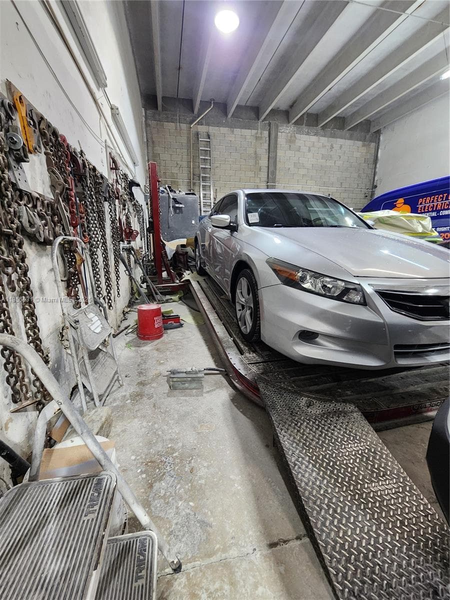 Established Auto Body Shop with Turnkey Operations