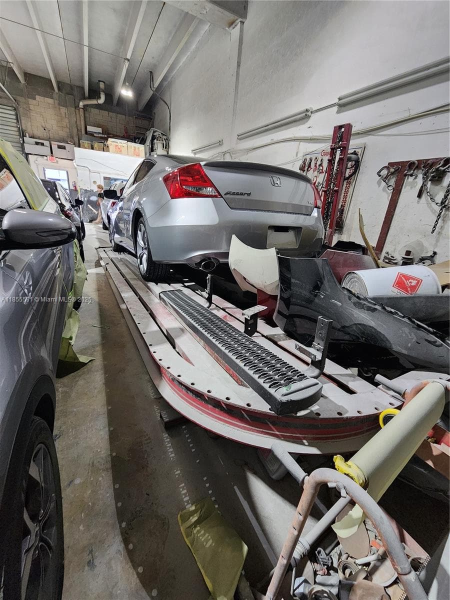 Established Auto Body Shop with Turnkey Operations