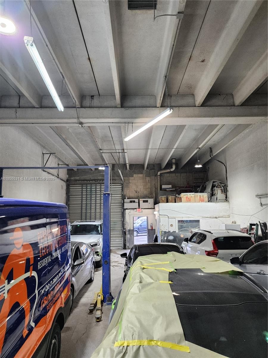 Established Auto Body Shop with Turnkey Operations