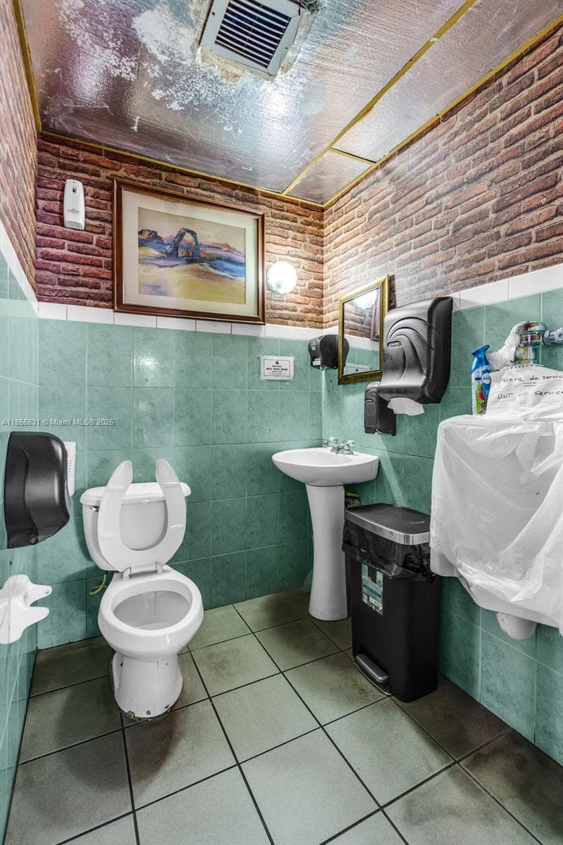 Established Dominican Restaurant with Strong Community Ties