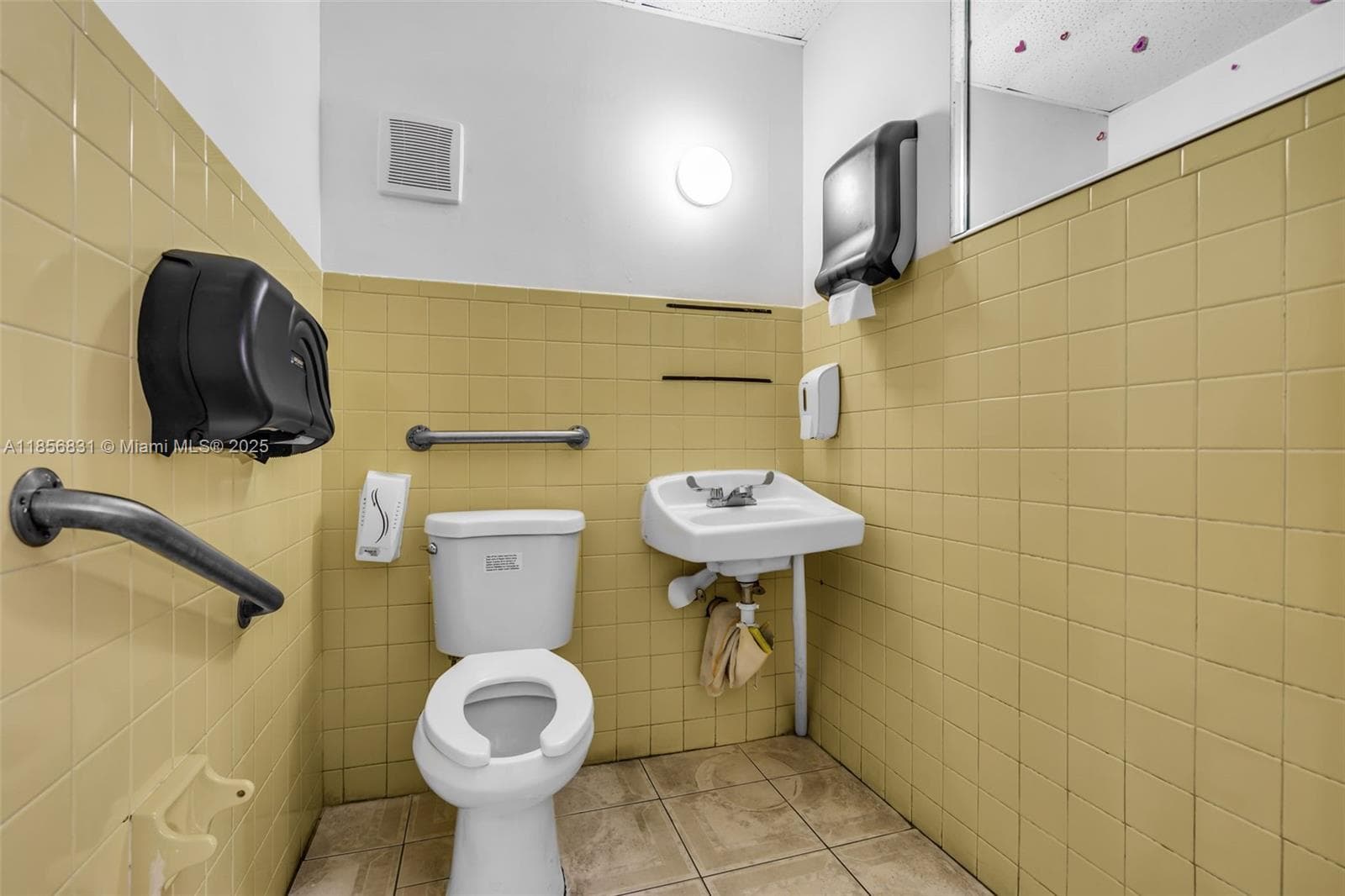 Established Dominican Restaurant with Strong Community Ties