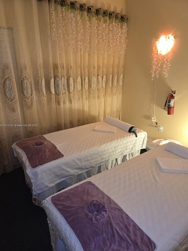 Thriving Nail Salon with Loyal Clientele