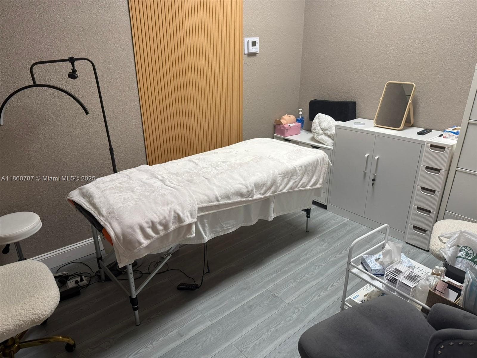 Thriving Beauty Salon with Strong Customer Base