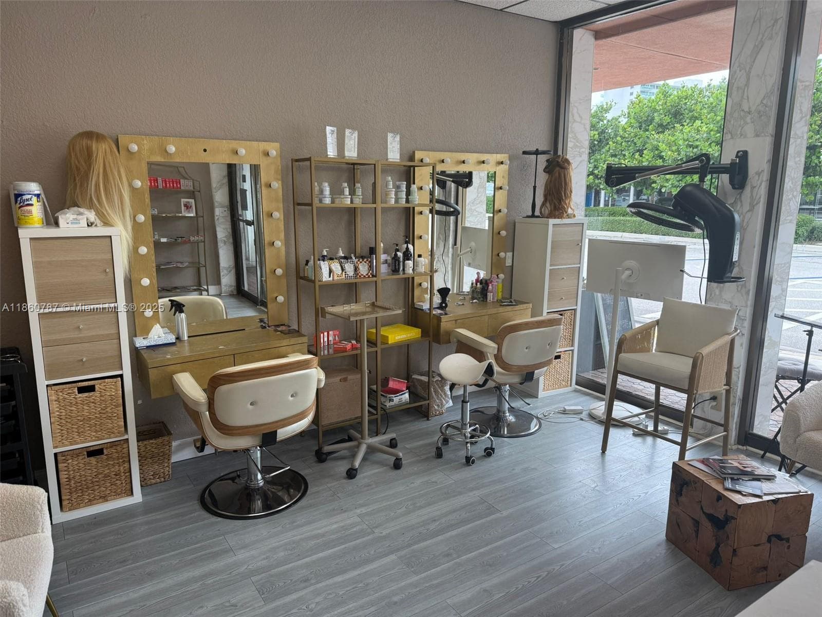 Thriving Beauty Salon with Strong Customer Base