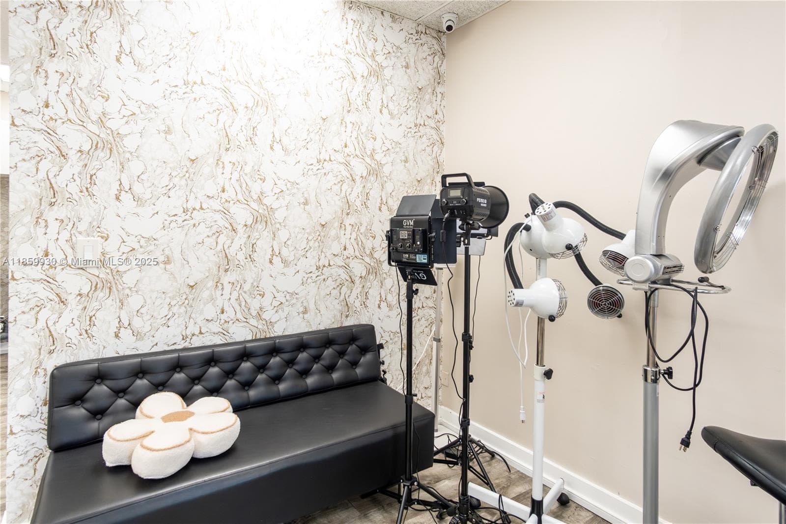 Boutique Beauty Salon with Room for Growth