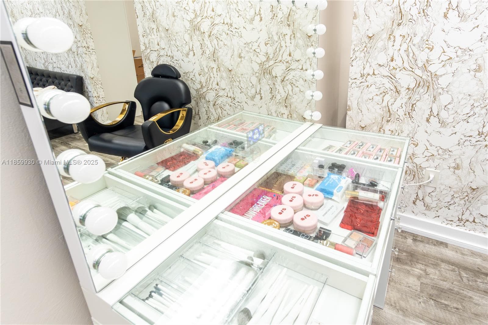 Boutique Beauty Salon with Room for Growth