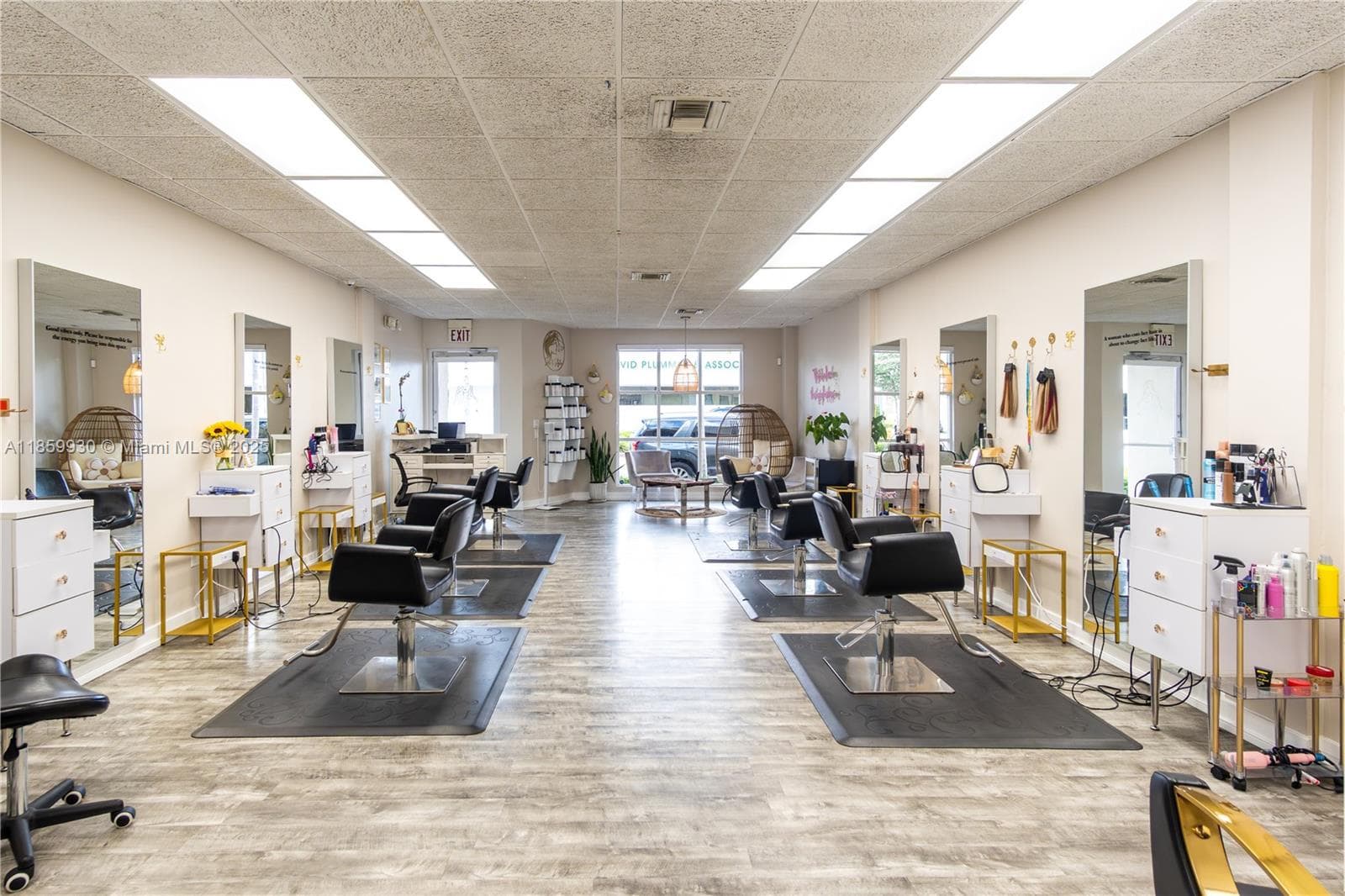 Boutique Beauty Salon with Room for Growth