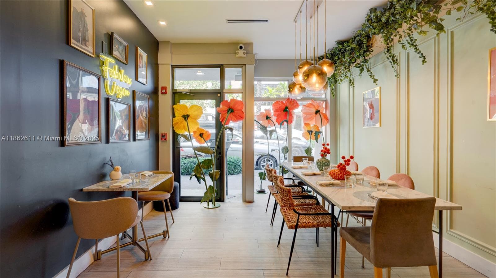 Premier Restaurant with Prime Downtown Location