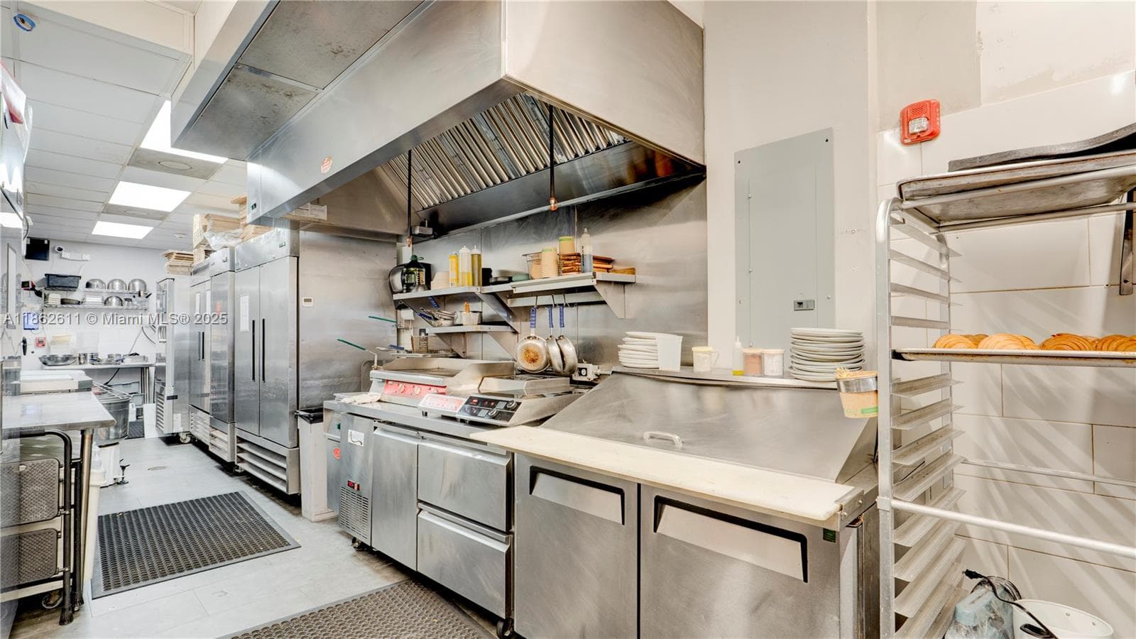 Premier Restaurant with Prime Downtown Location