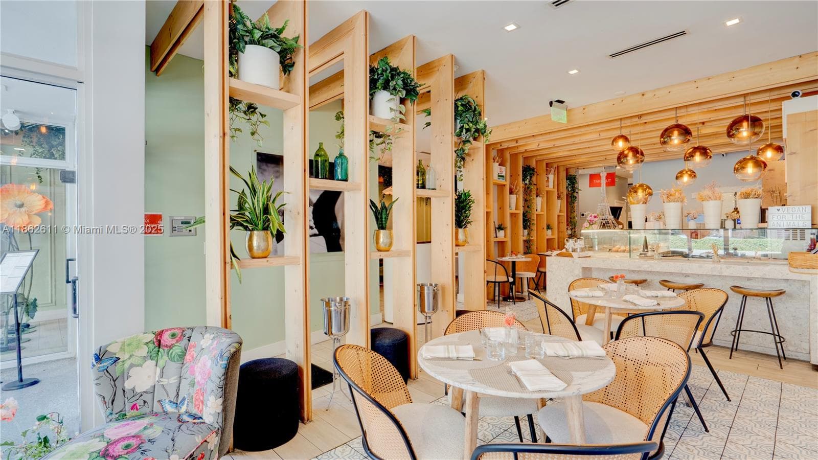 Premier Restaurant with Prime Downtown Location