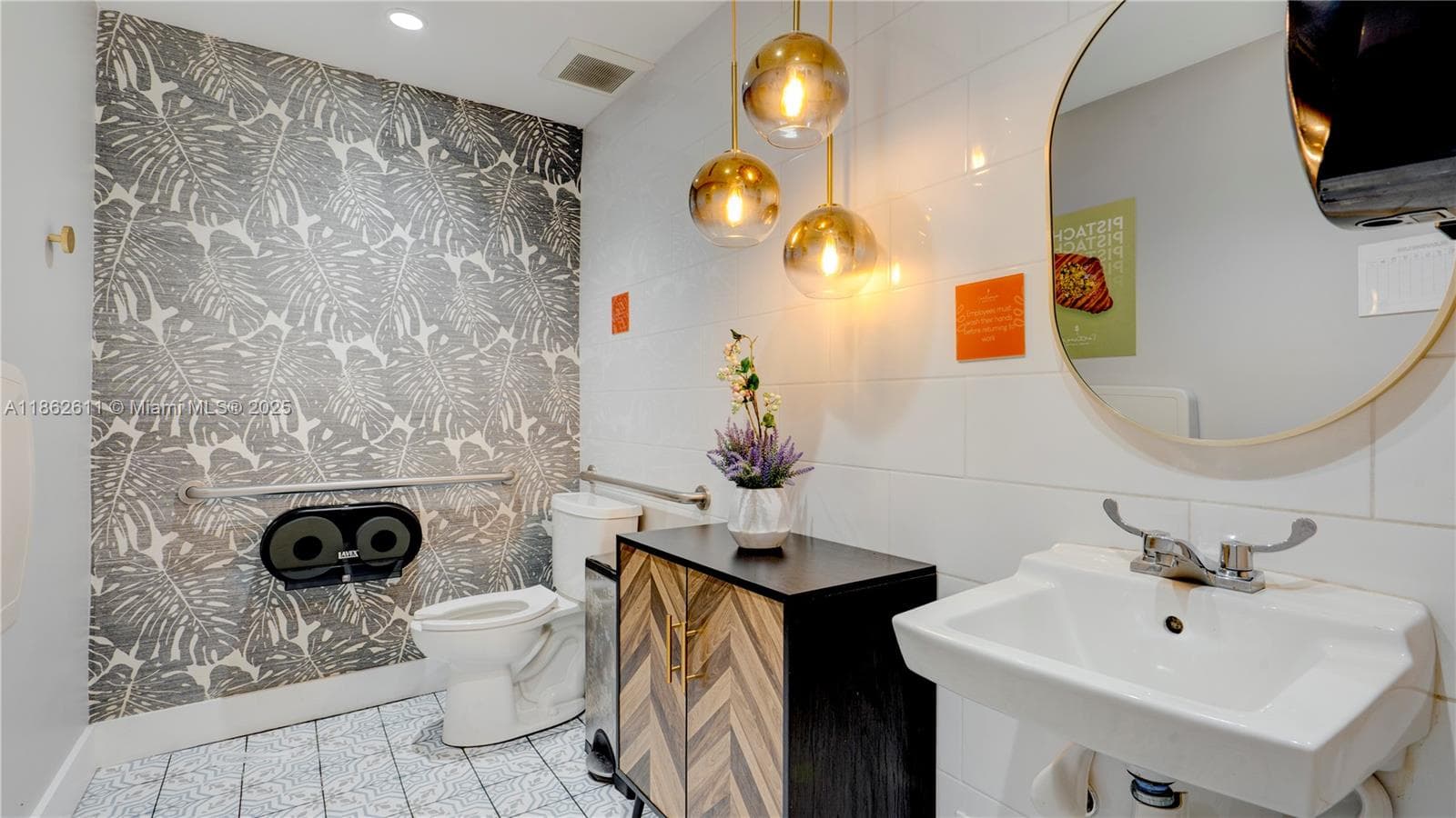 Premier Restaurant with Prime Downtown Location